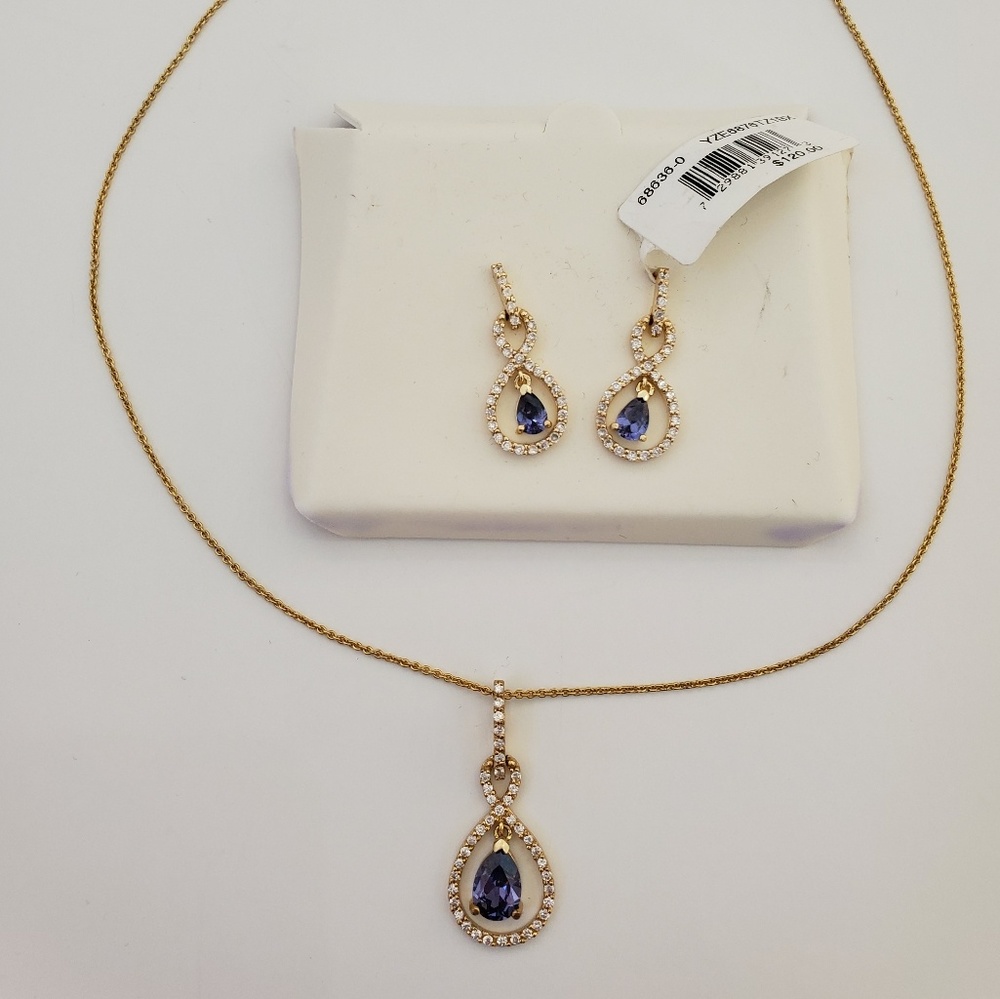 Genuine Blue sapphires 18kt necklace and earrings